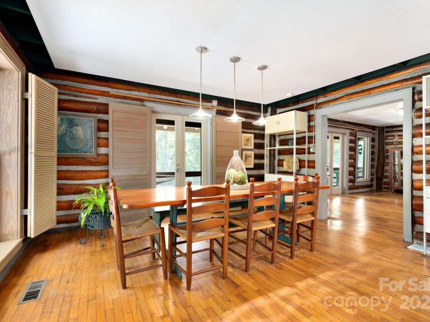 552 Avery Creek, Arden, NC 28704.  MLS# CAR4162380, YatesRealty ID 8706. Spacious Dining Area