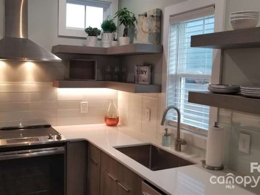 1101 Spruce Street, Charlotte, NC 28203.  MLS# CAR4250754, YatesRealty ID 8709. 