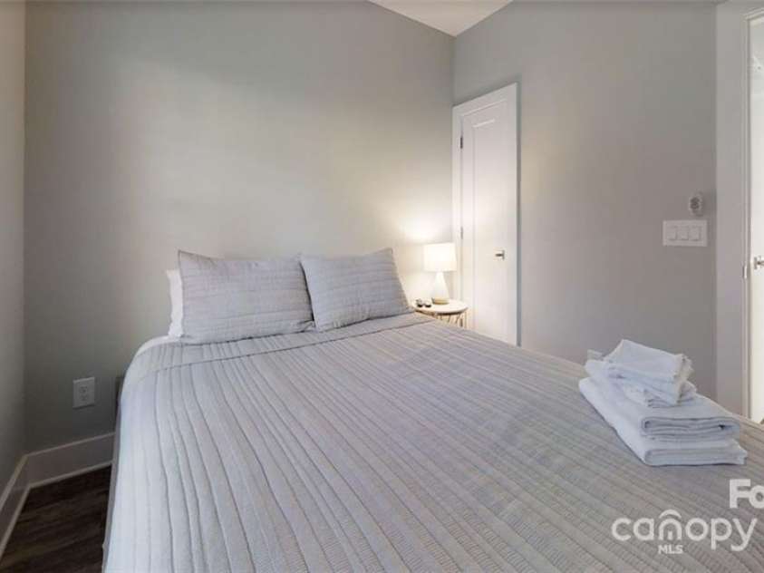 1101 Spruce Street, Charlotte, NC 28203.  MLS# CAR4250754, YatesRealty ID 8709. 