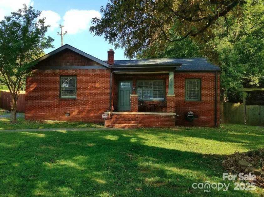 1101 Spruce Street, Charlotte, NC 28203.  MLS# CAR4250754, YatesRealty ID 8709. 