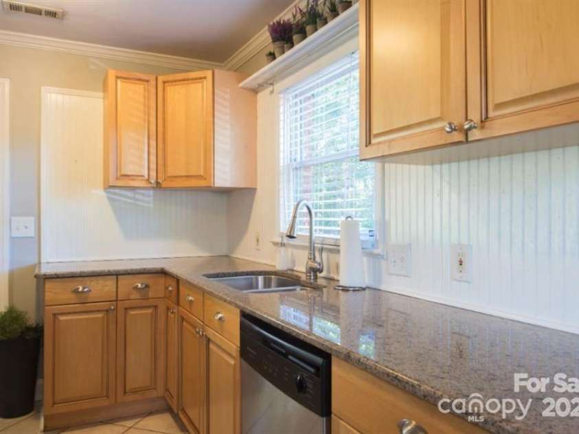 1101 Spruce Street, Charlotte, NC 28203.  MLS# CAR4250754, YatesRealty ID 8709. 