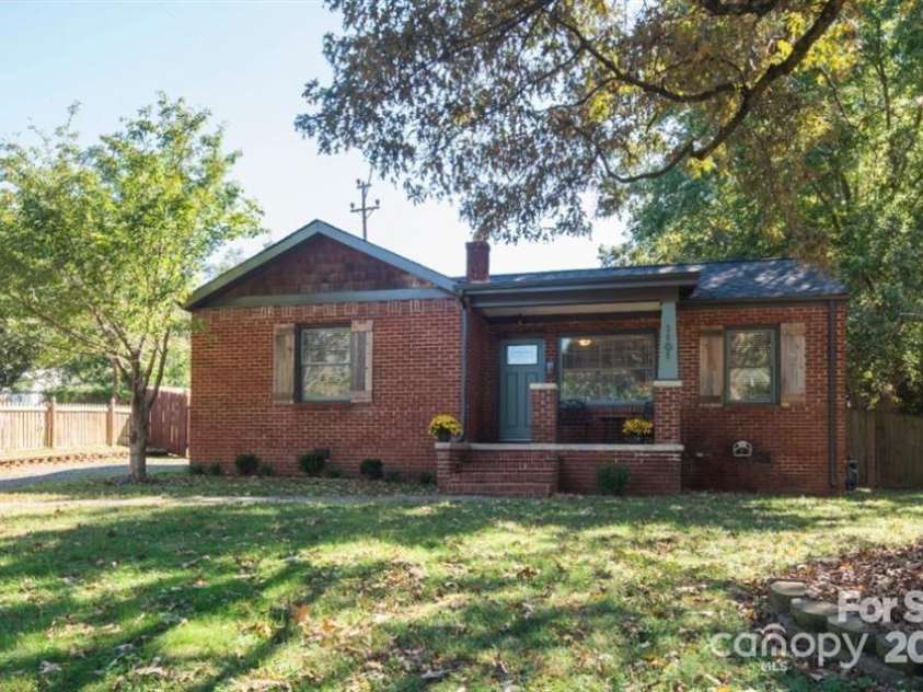 1101 Spruce Street, Charlotte, NC 28203.  MLS# CAR4250754, YatesRealty ID 8709. 