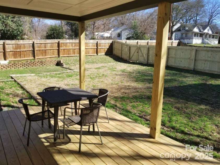 1101 Spruce Street, Charlotte, NC 28203.  MLS# CAR4250754, YatesRealty ID 8709. 