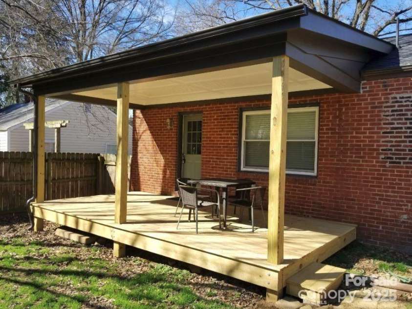 1101 Spruce Street, Charlotte, NC 28203.  MLS# CAR4250754, YatesRealty ID 8709. 