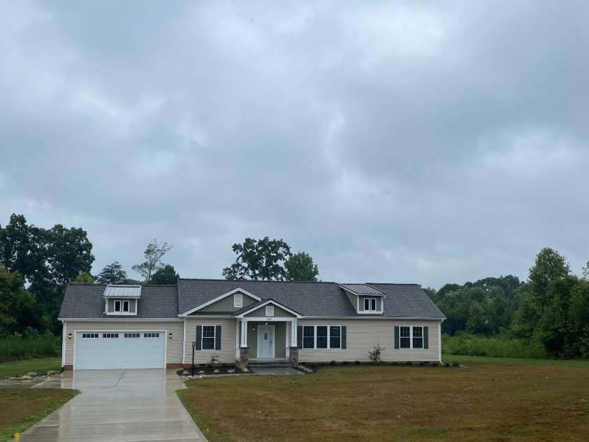 501 Chestnut Grove Road, Statesville, NC 28625.  MLS# CAR4123468, YatesRealty ID 871. 