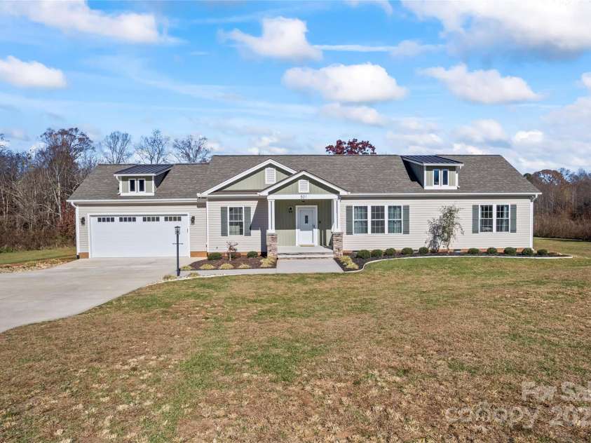 501 Chestnut Grove Road, Statesville, NC 28625.  MLS# CAR4321036, YatesRealty ID 871. 