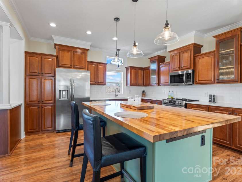 501 Chestnut Grove Road, Statesville, NC 28625.  MLS# CAR4321036, YatesRealty ID 871. 