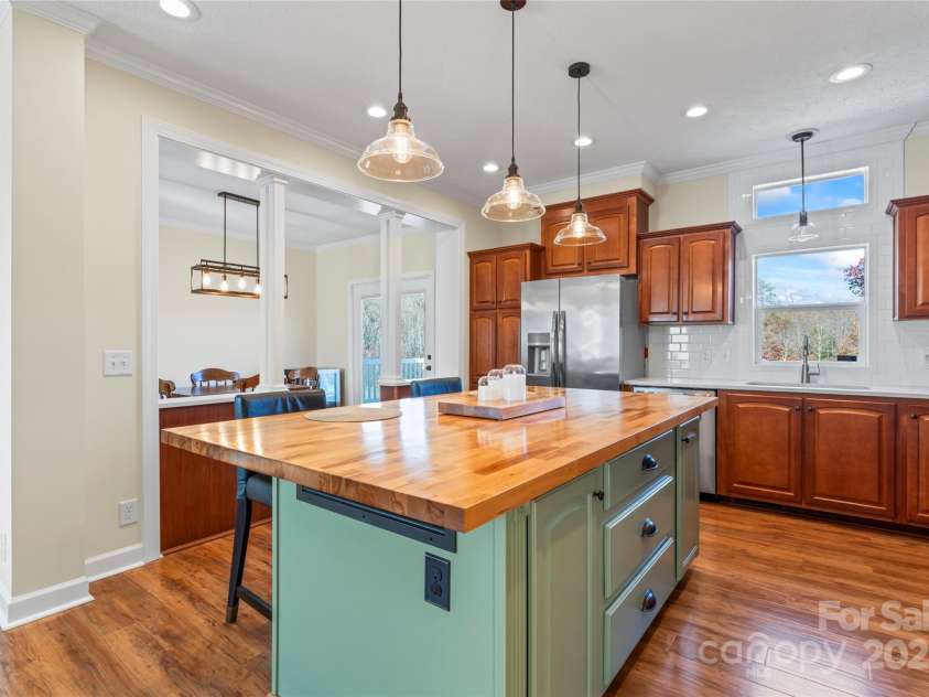 501 Chestnut Grove Road, Statesville, NC 28625.  MLS# CAR4321036, YatesRealty ID 871. 