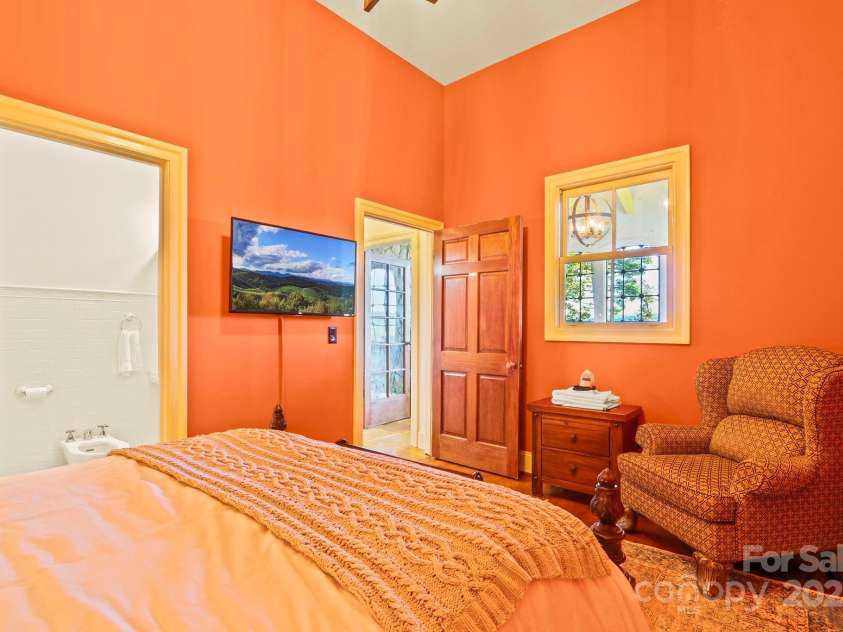 5742 NC Highway 194 None, Banner Elk, NC 28604.  MLS# CAR4309269, YatesRealty ID 871. Main-level suite with full bath