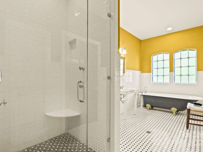 5742 NC Highway 194 None, Banner Elk, NC 28604.  MLS# CAR4309269, YatesRealty ID 871. Primary suite bath