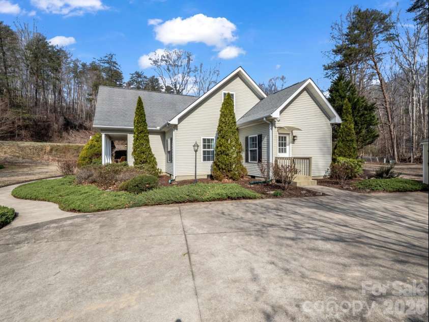 19 Lynnbrook Way, Columbus, NC 28722.  MLS# CAR4354890, YatesRealty ID 8710. Side entry into the mudroom and laundry
