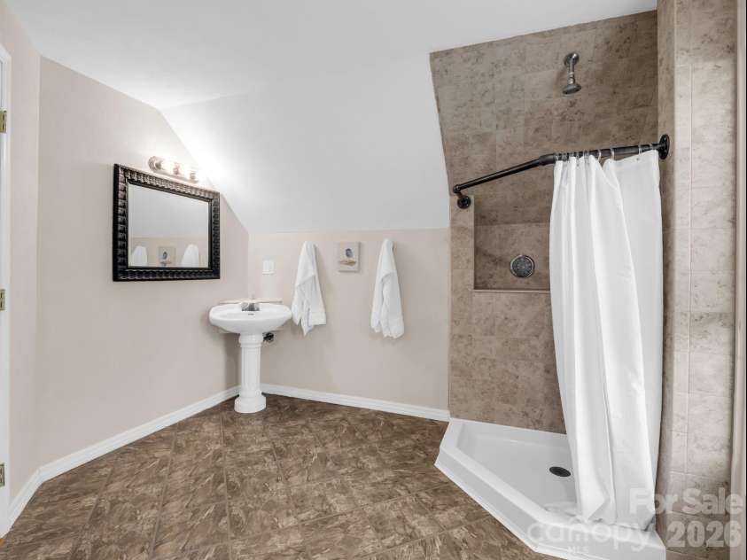 19 Lynnbrook Way, Columbus, NC 28722.  MLS# CAR4354890, YatesRealty ID 8710. Upper level bathroom