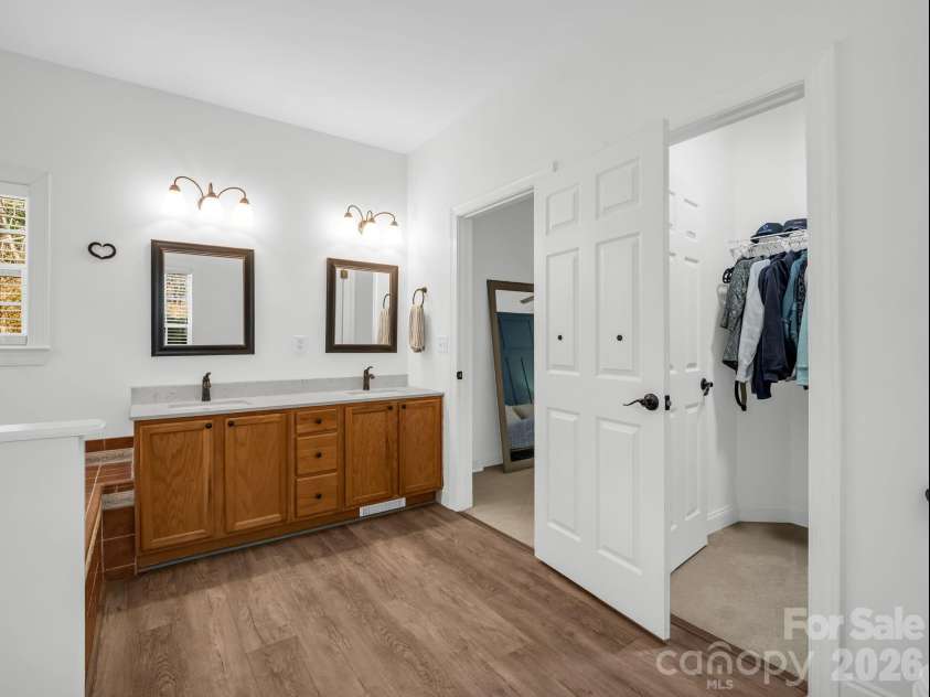 19 Lynnbrook Way, Columbus, NC 28722.  MLS# CAR4354890, YatesRealty ID 8710. Walk-in closet