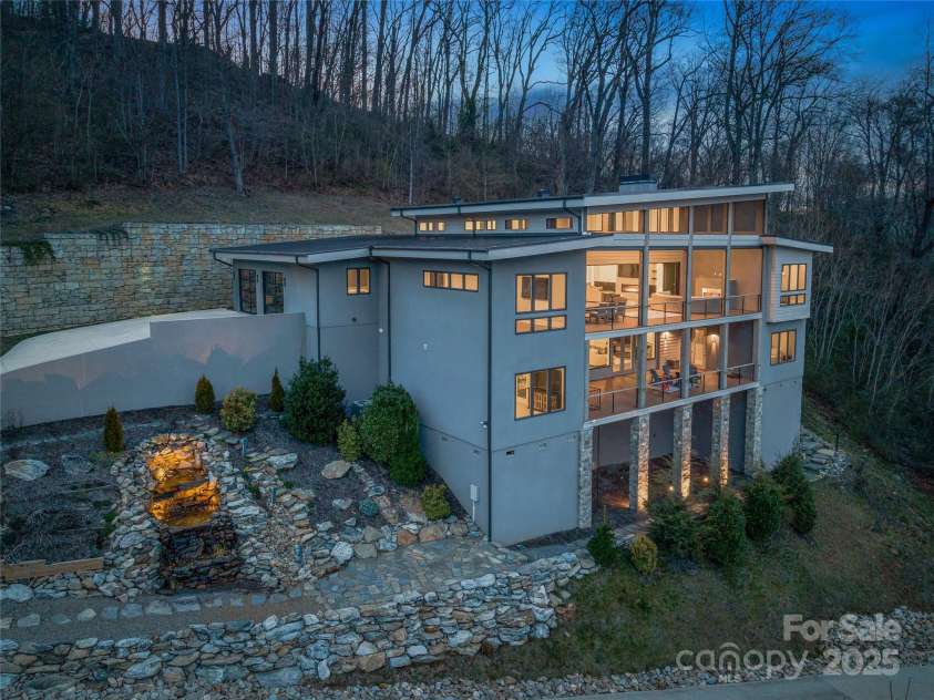 34 Grovepoint Way, Asheville, NC 28804.  MLS# CAR4228655, YatesRealty ID 8710. 