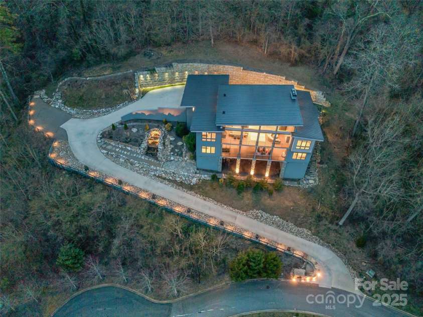 34 Grovepoint Way, Asheville, NC 28804.  MLS# CAR4228655, YatesRealty ID 8710. 