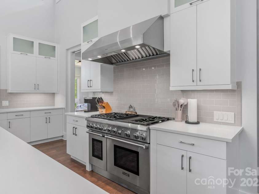 34 Grovepoint Way, Asheville, NC 28804.  MLS# CAR4228655, YatesRealty ID 8710. Cooks kitchen.