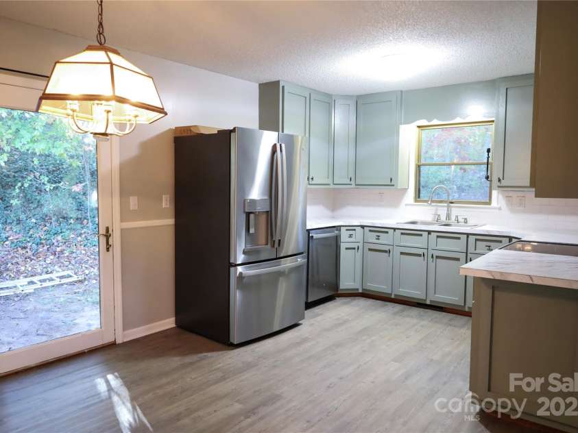 32 Windy Hollow Road, Asheville, NC 28806.  MLS# CAR4315574, YatesRealty ID 8712. 