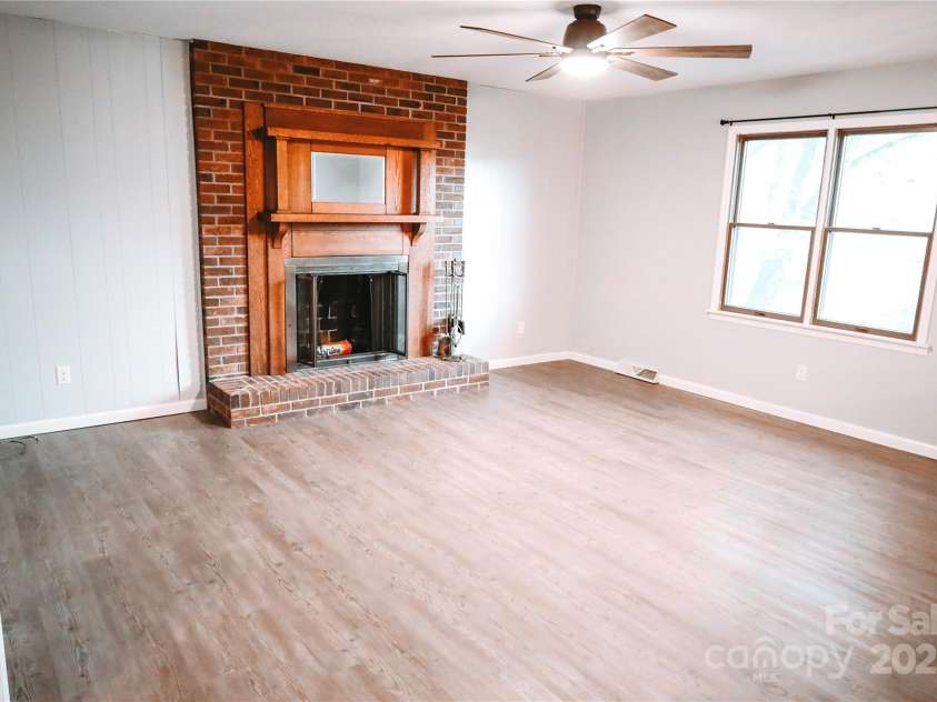 32 Windy Hollow Road, Asheville, NC 28806.  MLS# CAR4315574, YatesRealty ID 8712. 
