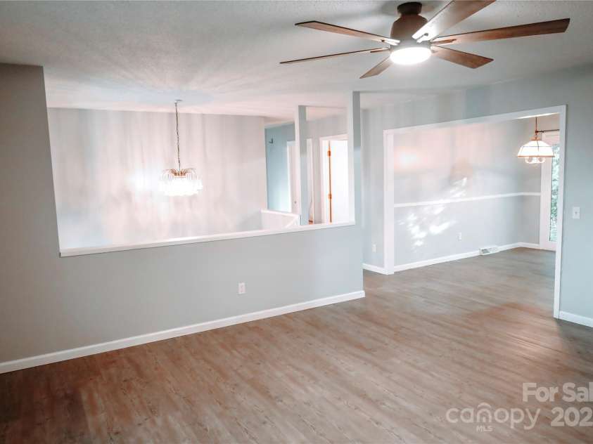 32 Windy Hollow Road, Asheville, NC 28806.  MLS# CAR4315574, YatesRealty ID 8712. 