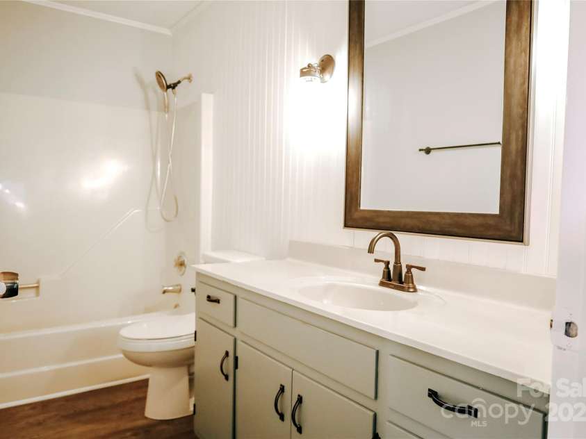 32 Windy Hollow Road, Asheville, NC 28806.  MLS# CAR4315574, YatesRealty ID 8712. 