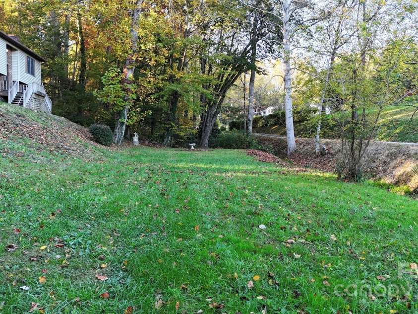 32 Windy Hollow Road, Asheville, NC 28806.  MLS# CAR4315574, YatesRealty ID 8712. 
