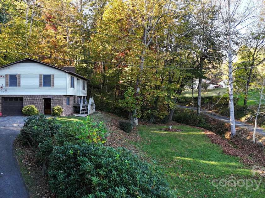 32 Windy Hollow Road, Asheville, NC 28806.  MLS# CAR4315574, YatesRealty ID 8712. 