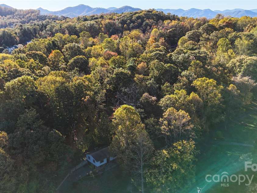 32 Windy Hollow Road, Asheville, NC 28806.  MLS# CAR4315574, YatesRealty ID 8712. 