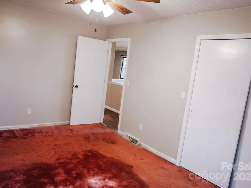 32 Windy Hollow Road, Asheville, NC 28806.  MLS# CAR4315574, YatesRealty ID 8712. Bedroom
