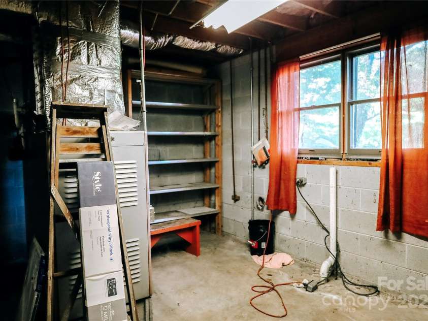 32 Windy Hollow Road, Asheville, NC 28806.  MLS# CAR4315574, YatesRealty ID 8712. Main level laundry area