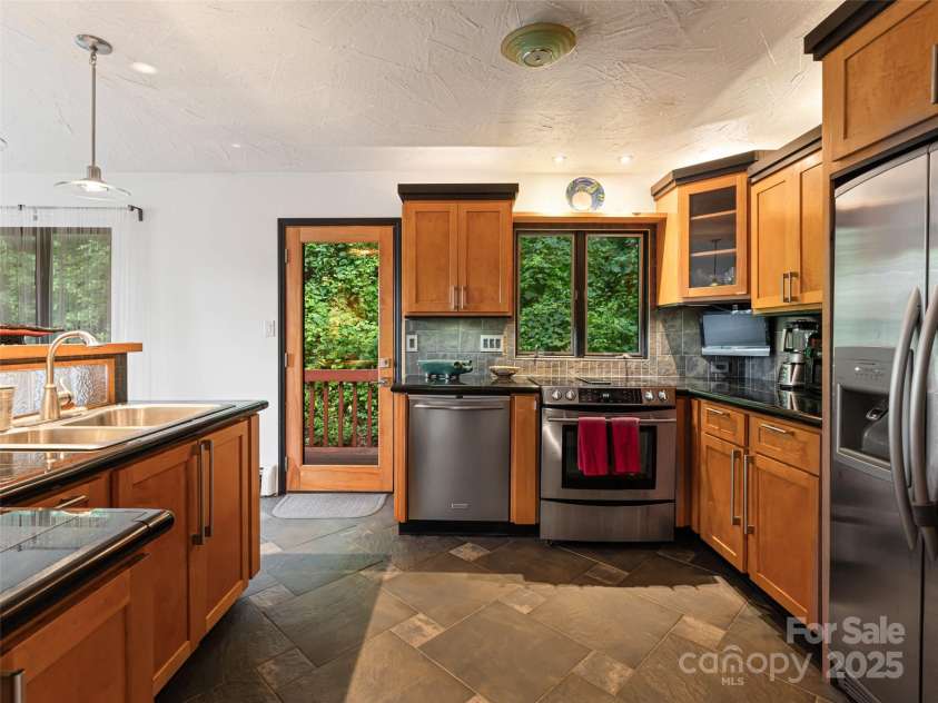 193 Rhododendron Drive, Arden, NC 28704.  MLS# CAR4329600, YatesRealty ID 8713. 