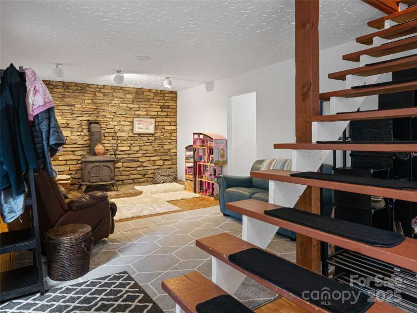 193 Rhododendron Drive, Arden, NC 28704.  MLS# CAR4329600, YatesRealty ID 8713. 