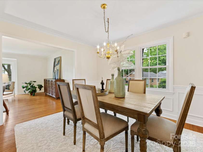 5817 Portburn Road, Charlotte, NC 28211.  MLS# CAR4250270, YatesRealty ID 8714. Dining room with room for a large table