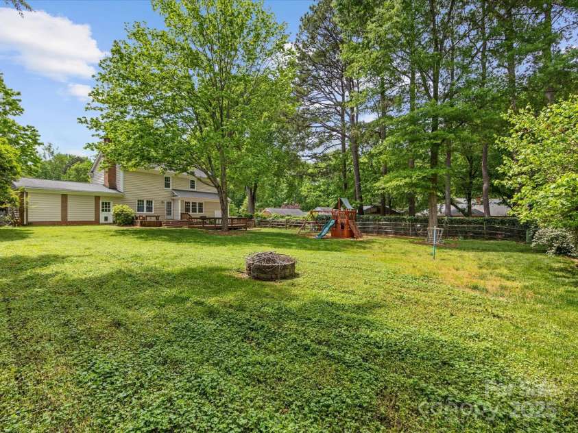 5817 Portburn Road, Charlotte, NC 28211.  MLS# CAR4250270, YatesRealty ID 8714. Firepit and disc golf!