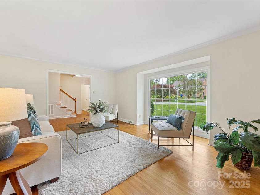 5817 Portburn Road, Charlotte, NC 28211.  MLS# CAR4250270, YatesRealty ID 8714. Large living room with bay window