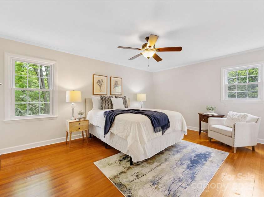 5817 Portburn Road, Charlotte, NC 28211.  MLS# CAR4250270, YatesRealty ID 8714. Lots of natural light