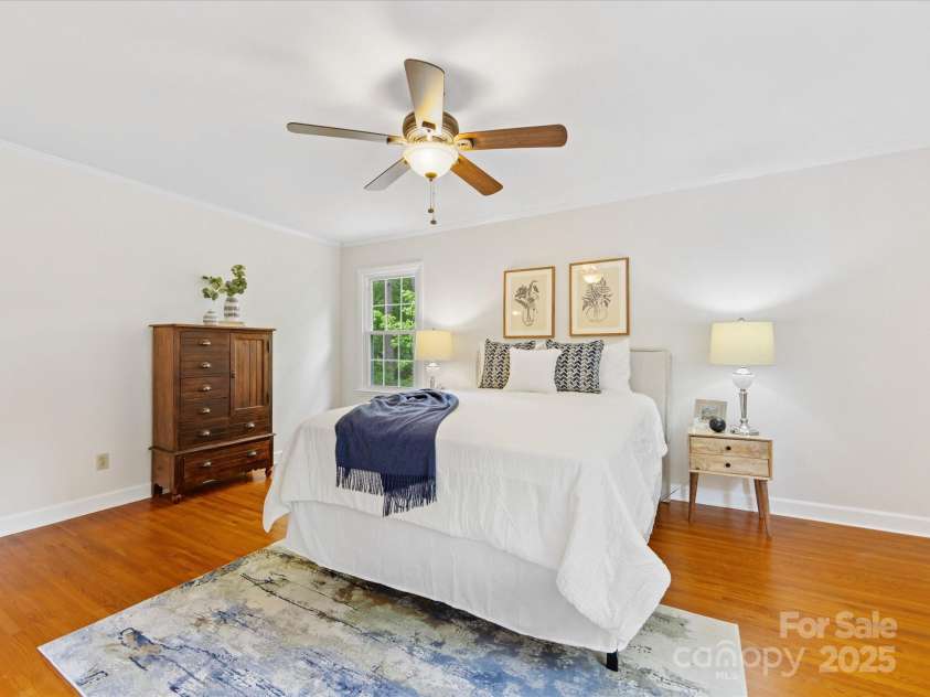 5817 Portburn Road, Charlotte, NC 28211.  MLS# CAR4250270, YatesRealty ID 8714. Spacious primary bedroom