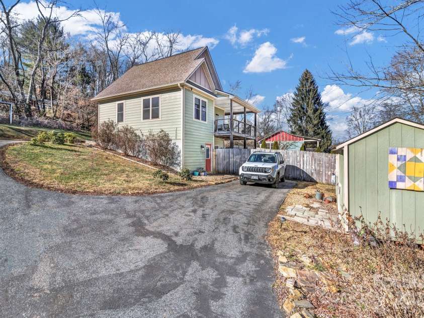 2600 Old Clyde Road, Clyde, NC 28721.  MLS# CAR4329622, YatesRealty ID 8716. 