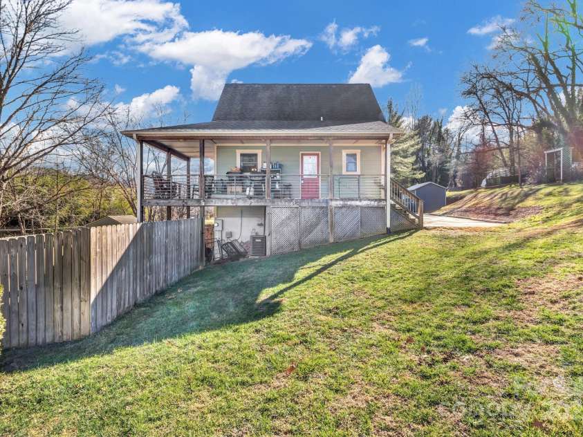 2600 Old Clyde Road, Clyde, NC 28721.  MLS# CAR4329622, YatesRealty ID 8716. 