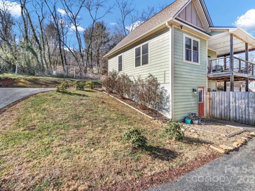 2600 Old Clyde Road, Clyde, NC 28721.  MLS# CAR4329622, YatesRealty ID 8716. 