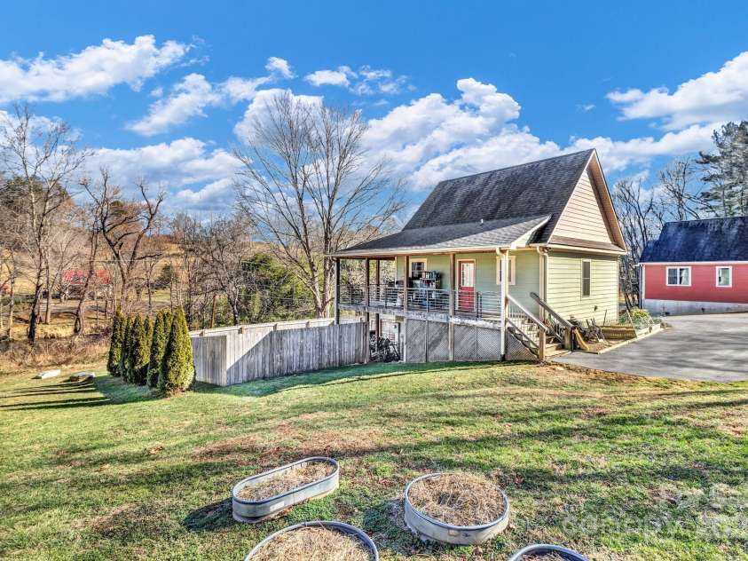 2600 Old Clyde Road, Clyde, NC 28721.  MLS# CAR4329622, YatesRealty ID 8716. 