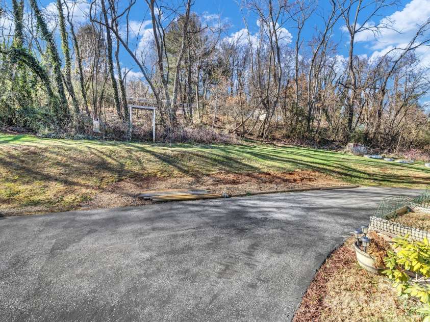 2600 Old Clyde Road, Clyde, NC 28721.  MLS# CAR4329622, YatesRealty ID 8716. 