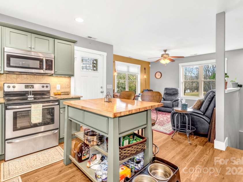2600 Old Clyde Road, Clyde, NC 28721.  MLS# CAR4329622, YatesRealty ID 8716. 