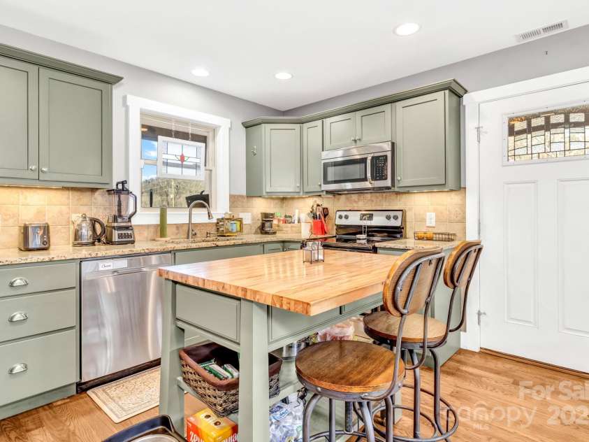 2600 Old Clyde Road, Clyde, NC 28721.  MLS# CAR4329622, YatesRealty ID 8716. 