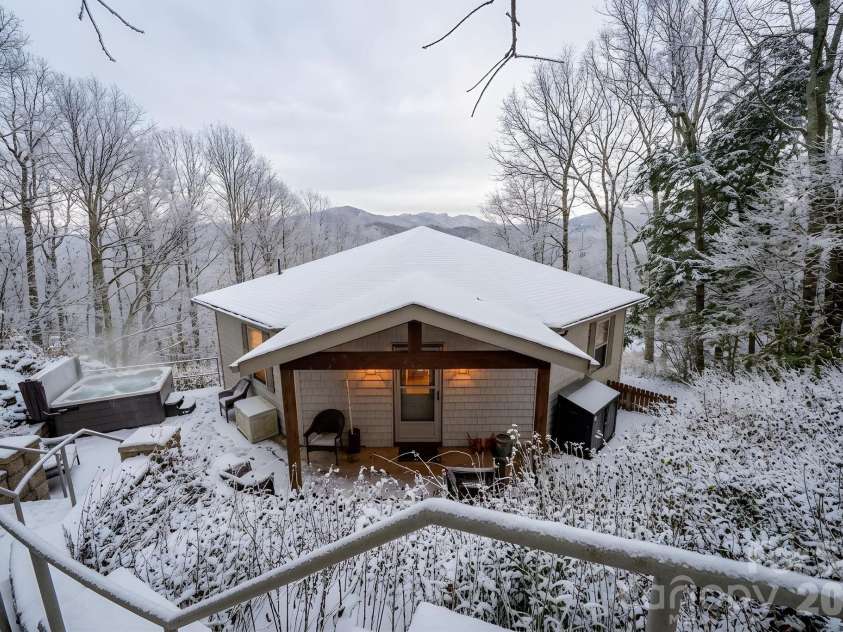 114 Deerwood Trail, Seven Devils, NC 28604.  MLS# CAR4363146, YatesRealty ID 8719. 