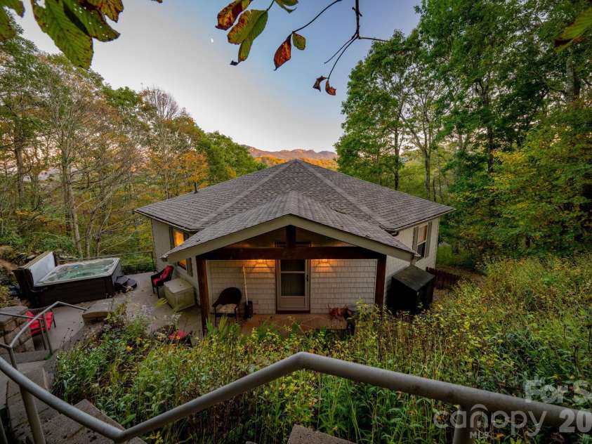 114 Deerwood Trail, Seven Devils, NC 28604.  MLS# CAR4363146, YatesRealty ID 8719. 