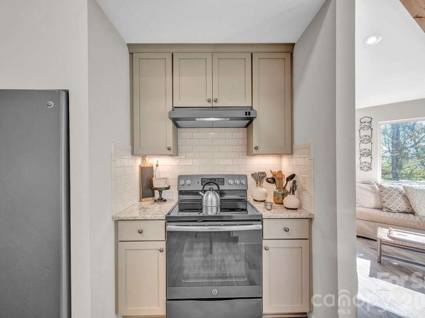 114 Deerwood Trail, Seven Devils, NC 28604.  MLS# CAR4363146, YatesRealty ID 8719. 