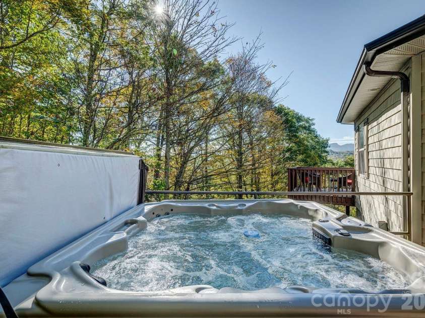114 Deerwood Trail, Seven Devils, NC 28604.  MLS# CAR4363146, YatesRealty ID 8719. 