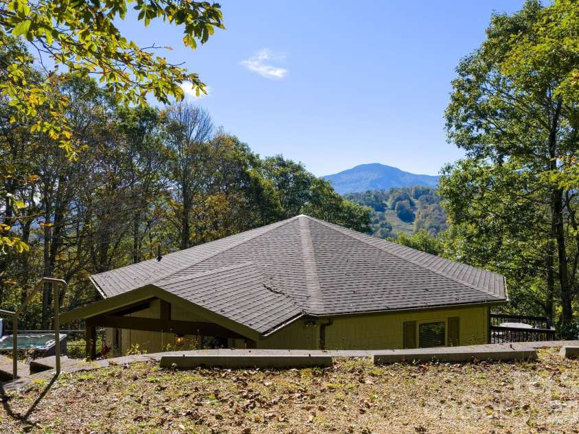 114 Deerwood Trail, Seven Devils, NC 28604.  MLS# CAR4363146, YatesRealty ID 8719. 