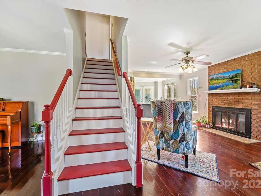 207 Crossing Avenue, Belmont, NC 28012.  MLS# CAR4289116, YatesRealty ID 8721. 