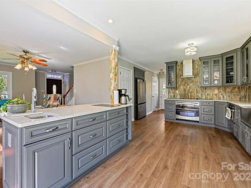 207 Crossing Avenue, Belmont, NC 28012.  MLS# CAR4289116, YatesRealty ID 8721. 